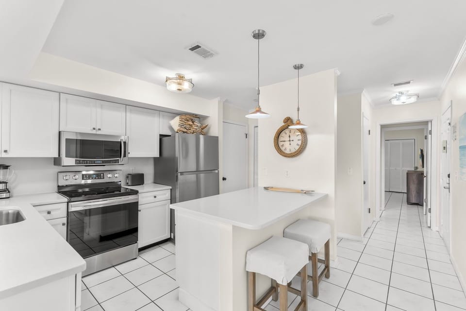 Kitchen with Breakfast Bar