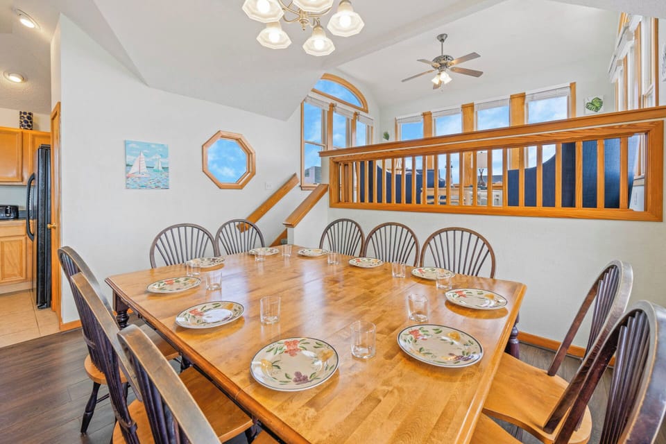 Surf or Sound Realty - 410 - Sea Spray - Dining Area -4