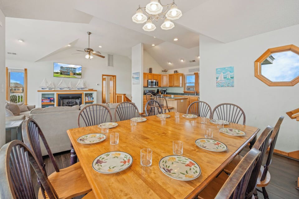 Surf or Sound Realty - 410 - Sea Spray - Dining Area -3