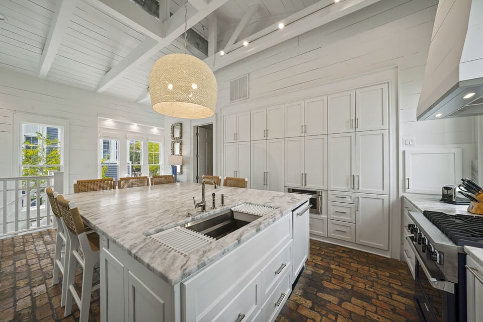 ALL NEW STAINLESS APPLIANCES AND CUSTOM CABINETS