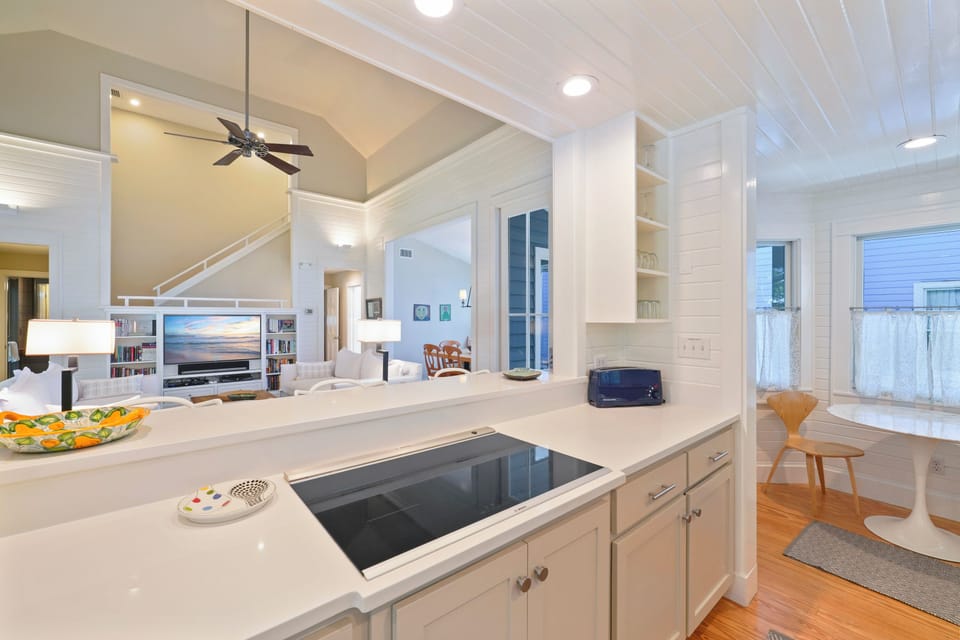 ALTERNATE VIEW OF KITCHEN