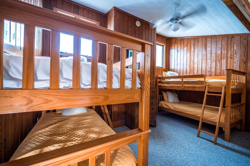 Elevation Vacation Rentals - Land's End 10 - Top Floor Bunk Room (3)