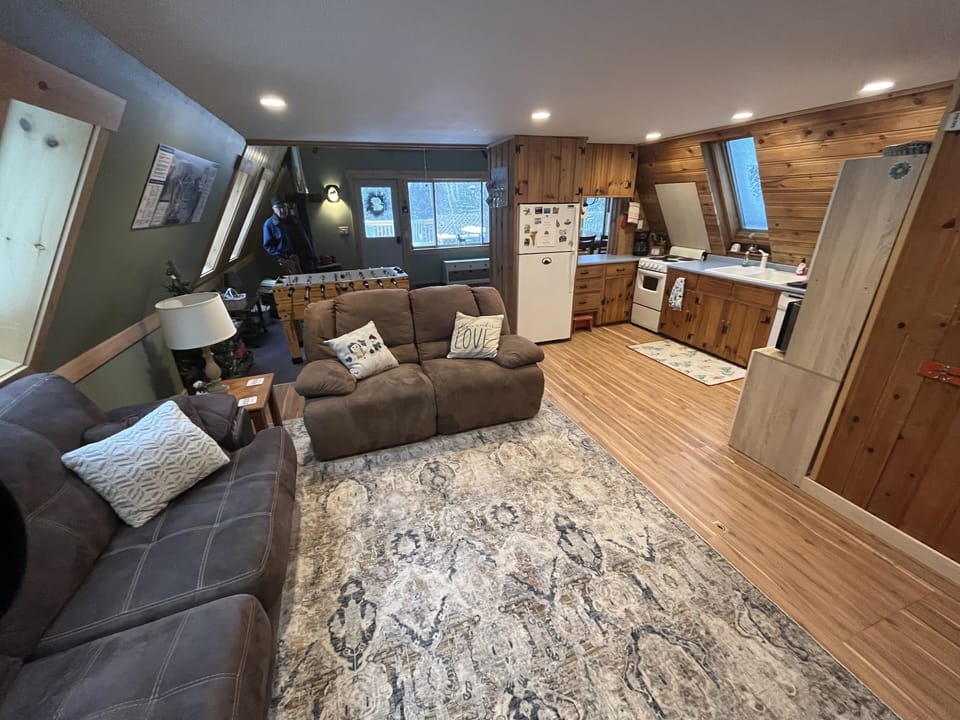 Comfy living space easy access to kitchen 