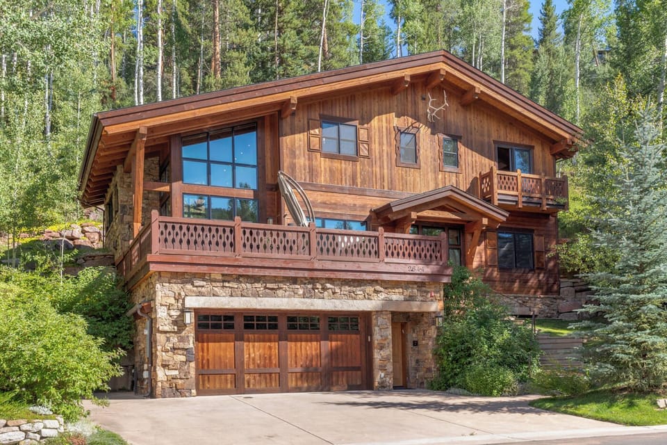 Sunny day on Larkspur Lane1