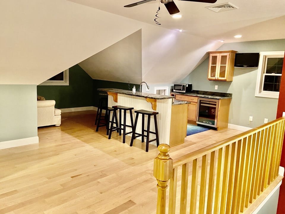 Wet bar and seating area