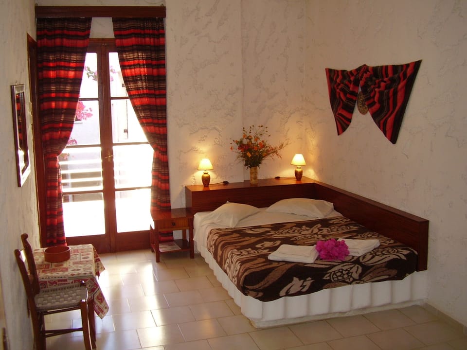 Choise of double or twin bedded room  with private facilities