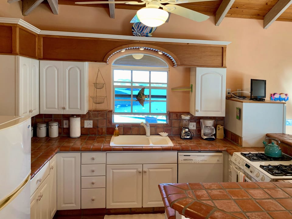 Fully equipped kitchen