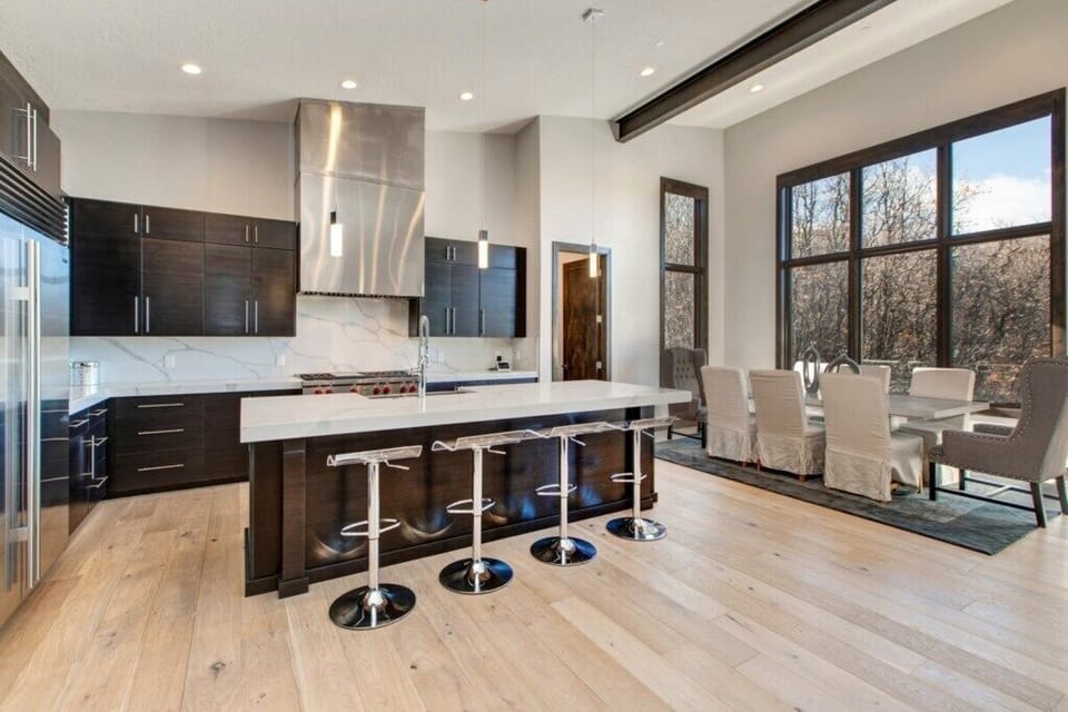 Full kitchen