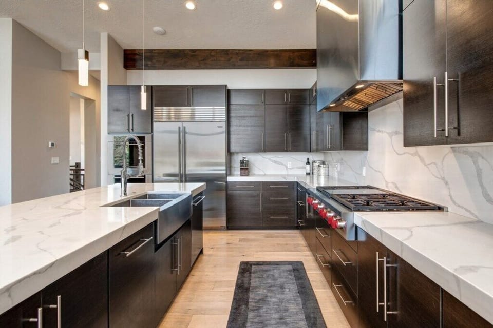 Full kitchen