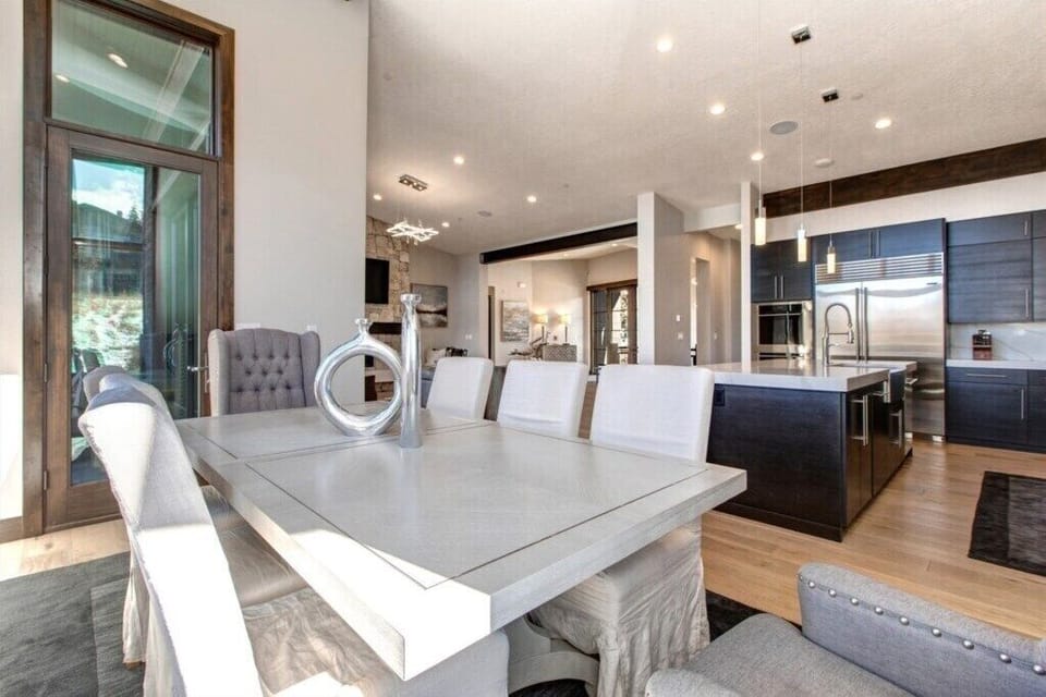 Full kitchen