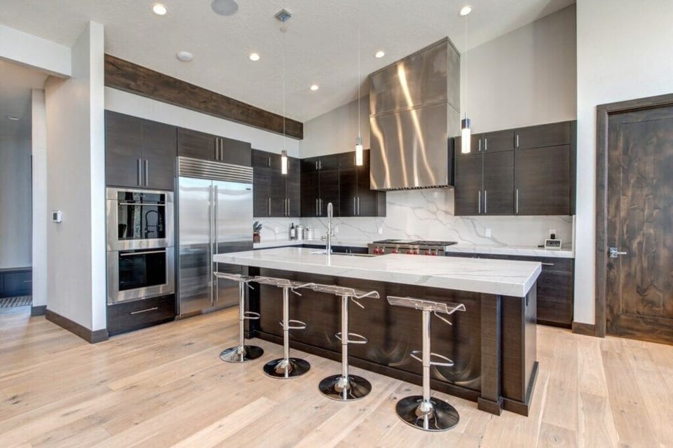 Full kitchen