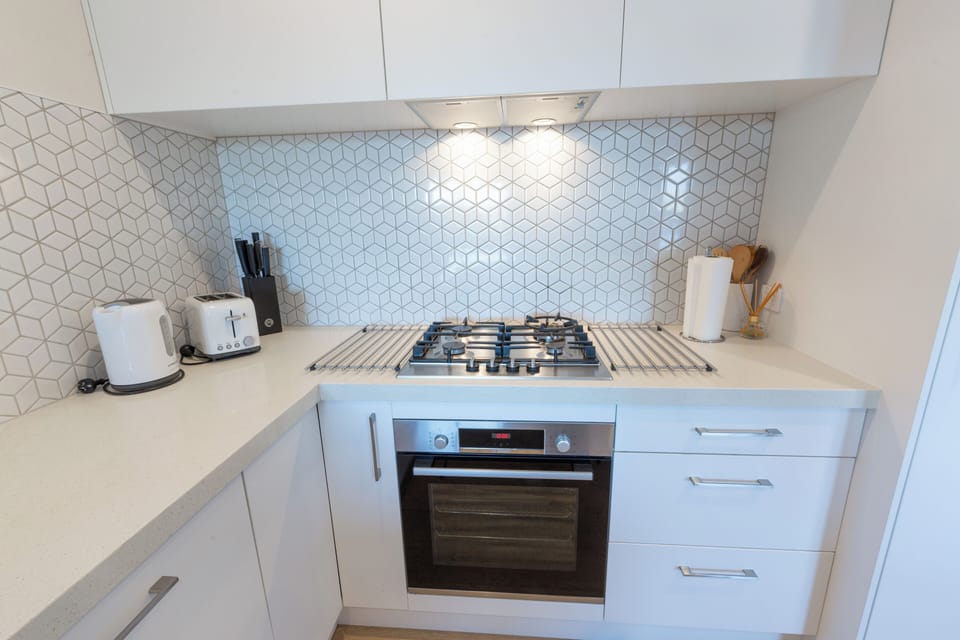 Kitchen with Bosch appliances (gas cooktop, oven, dishwasher), fridge / freezer