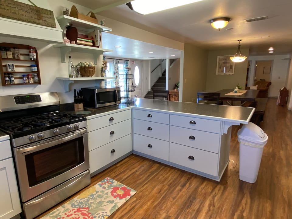 Kitchen / Gas Stove