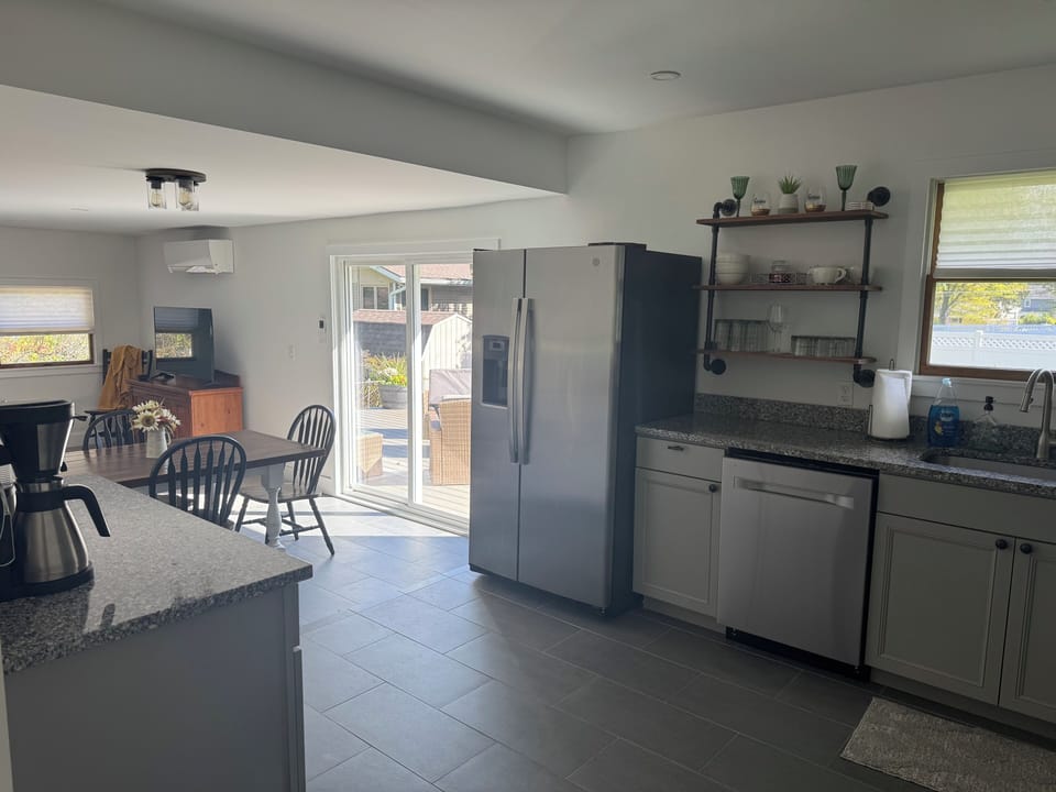 Kitchen & Dining
