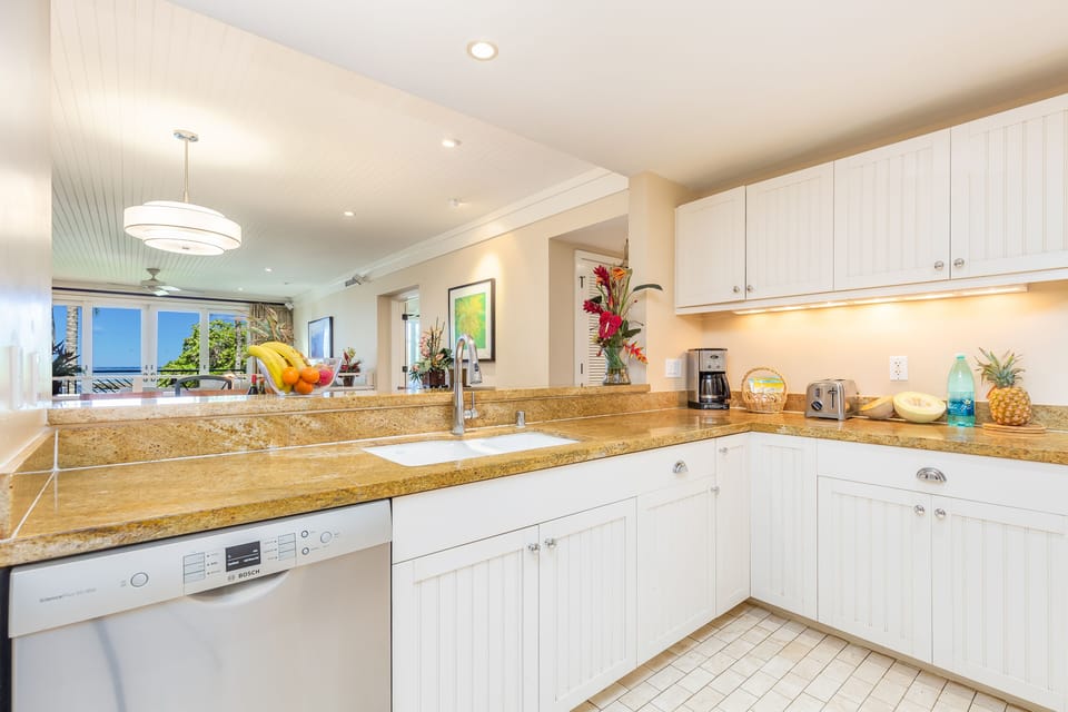 A cheerful kitchen perfect for everyday cooking and casual meals.