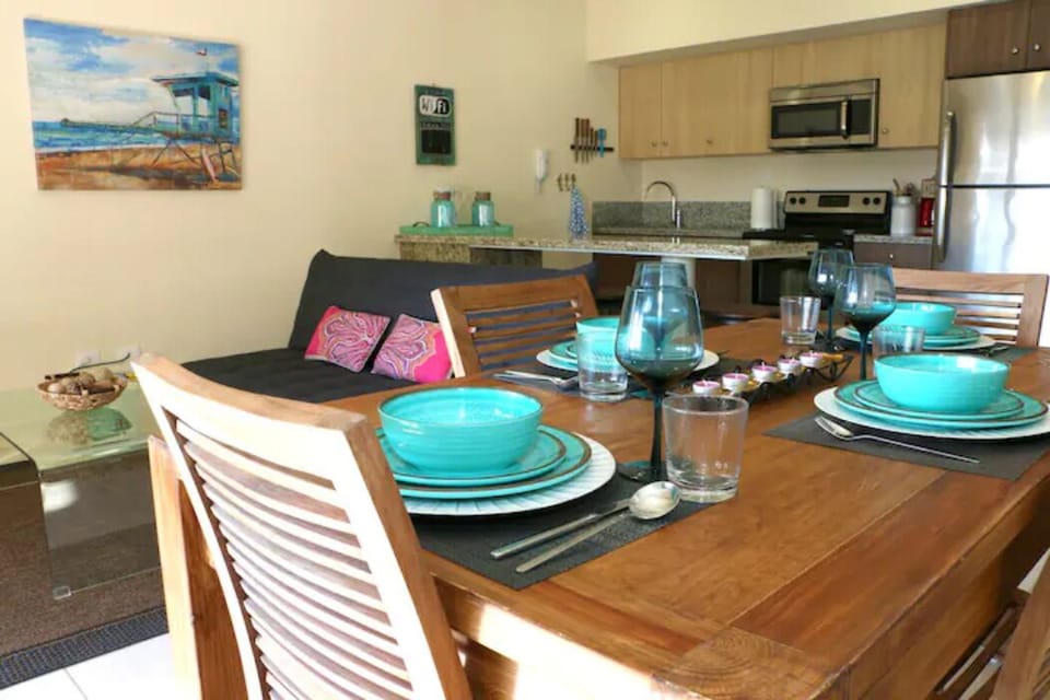 DINING TABLE AND VIEW TO THE KITCHEN