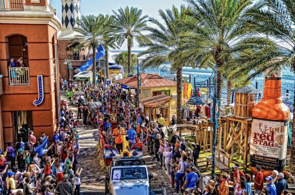 Busy Harbor Walk with so much to do!