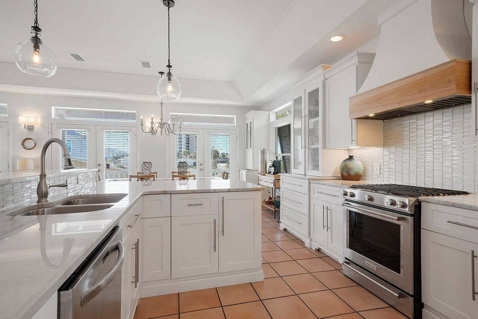 Endless Summer - Miramar Beach - Kitchen & Dining Room