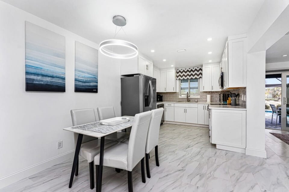 Breakfast nook in the kitchen
