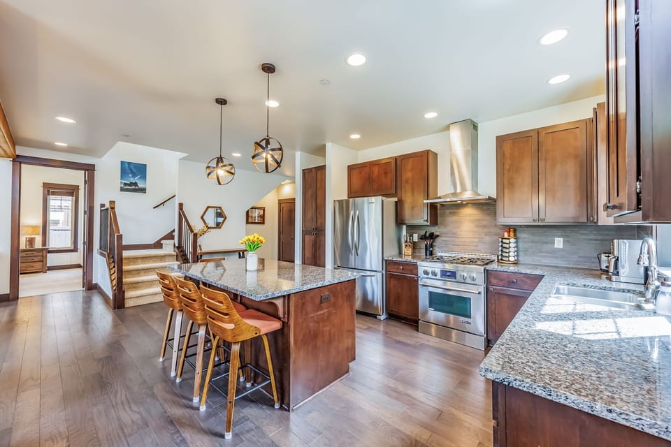 Well timed Fully Fitted High-end Kitchen w/ Built in Microwave Trim Kit Marble Top Center Island and Bar Seating