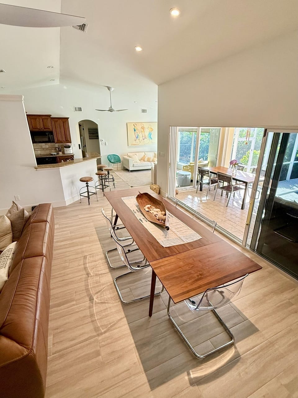 Dining for 10 open air wall of sliding doors to lanai