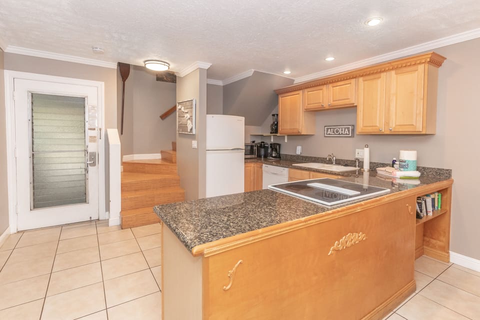 Kahana Sunset D10 - Kitchen