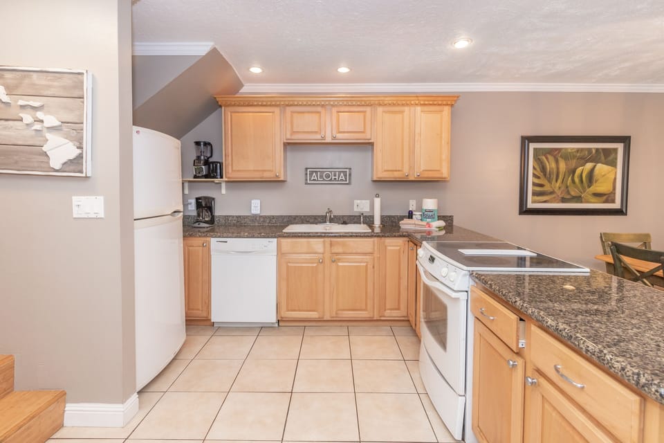 Kahana Sunset D10 - Kitchen
