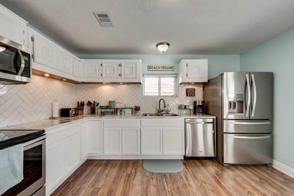 Lots of cupboard and counter space