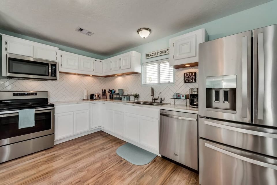 Stainless steel appliances add so much to the kitchen!