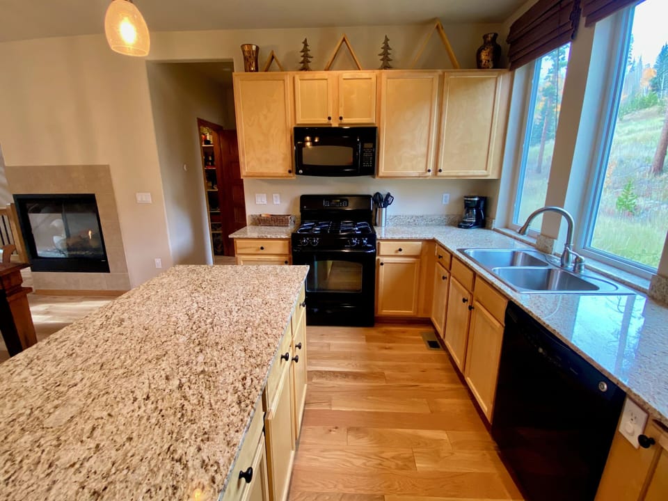 Spacious kitchen with gas stove, microwave, dishwasher and fridge