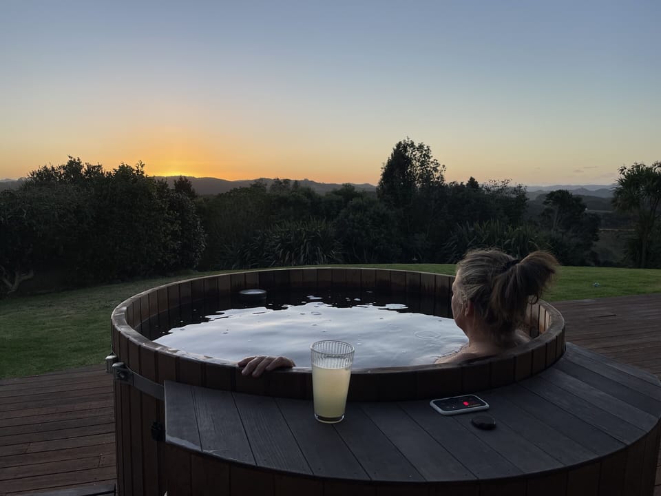 Outdoor spa tub