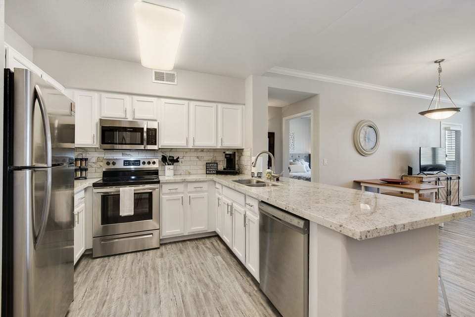 Kitchen/Eating Area