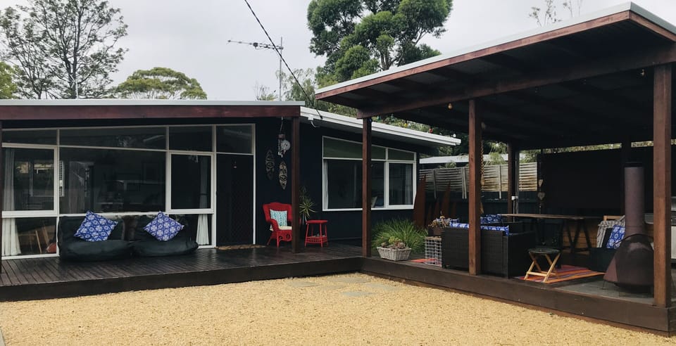 Entrance, outdoor entertainment and ample space for car parking