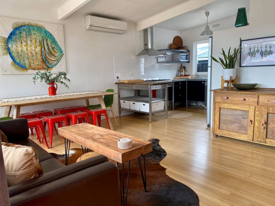 Open-plan living with fully equipped kitchen