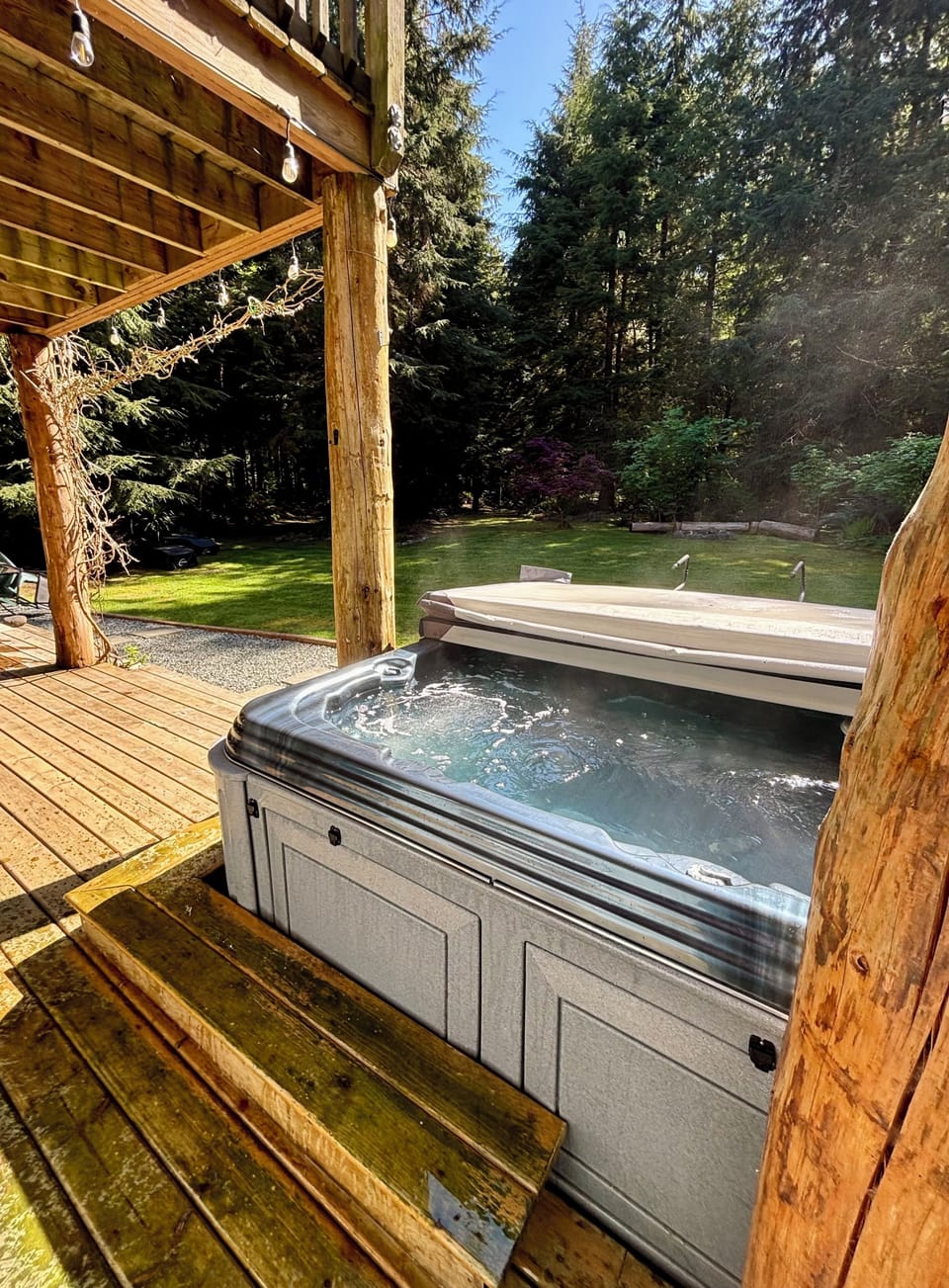 Outdoor spa tub