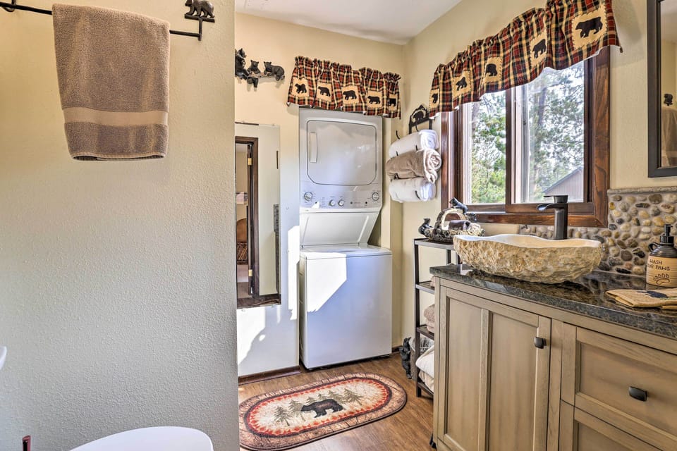 Full Bathroom | Complimentary Toiletries | Hair Dryer