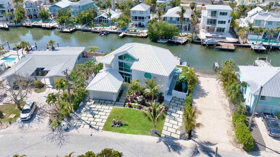 Island Life Villa by AMI Locals