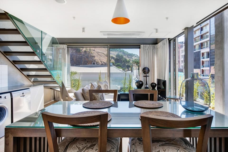 Luxury De Waterkant Loft Retreat 6
