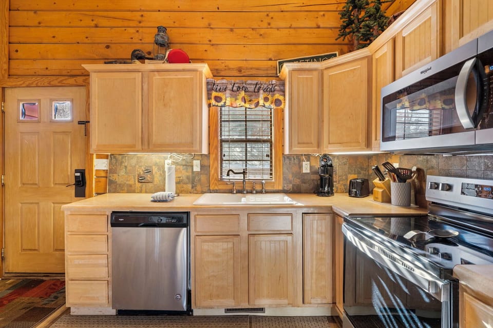 Cabin 2 Full Kitchen