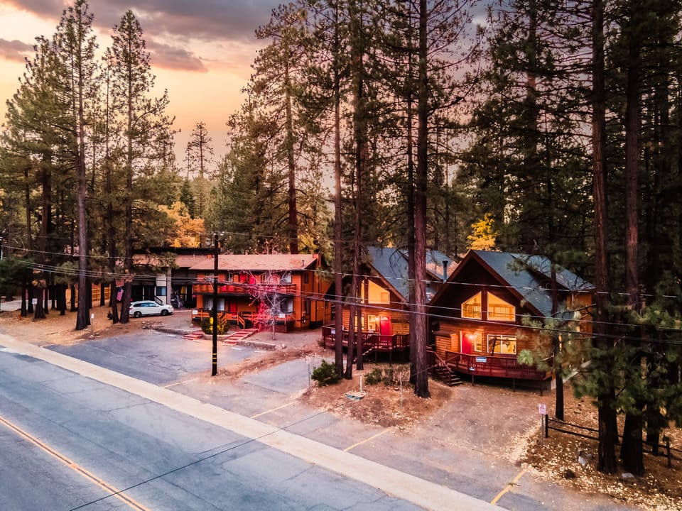Welcome to Jumper & Jachorn - two beautifully designed cabins in Big Bear just minutes from the slopes.