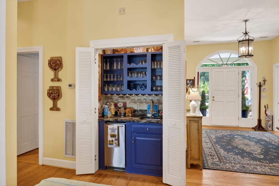 Wet Bar Area