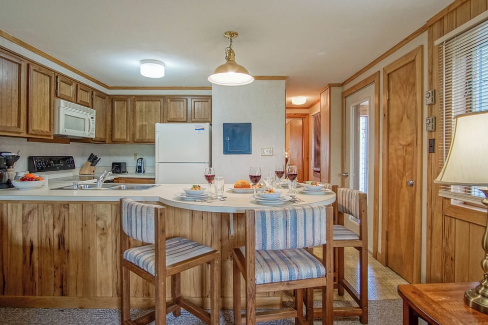 Dining for 4 people