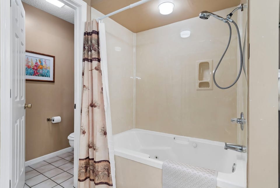Master Bathroom - Jetted Tub