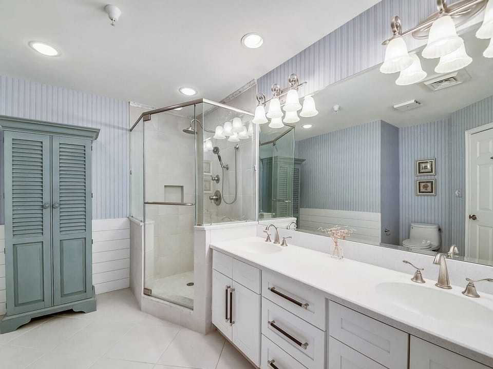 Guest Bathroom with Shower at 1506 SeaCrest