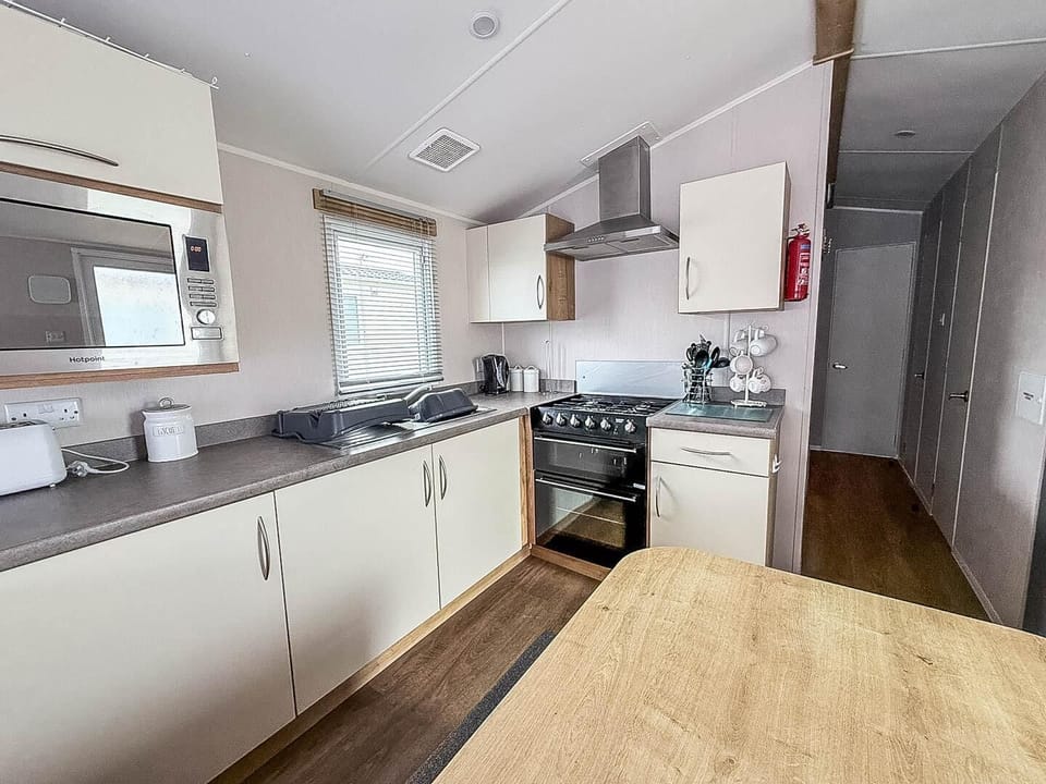 Reminisce on your Hunstanton beach holidays over some food or drinks.
