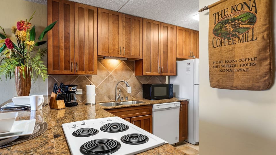 Updated kitchen and well equipped