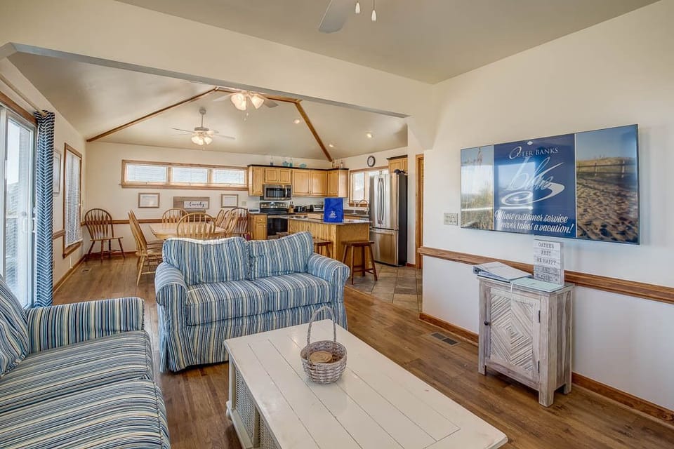 Top-Level Great Room with Deck Access