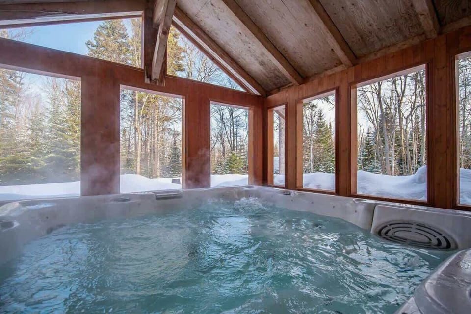 Indoor spa tub