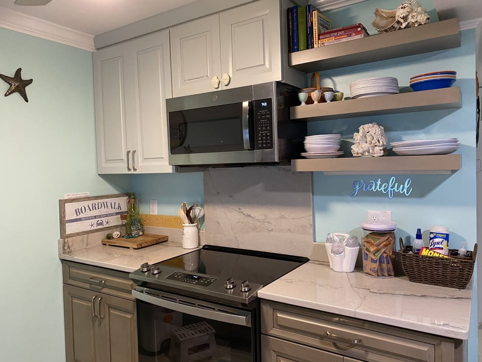 Full size stove, oven, microwave & dishwasher.  A fully equipped kitchen