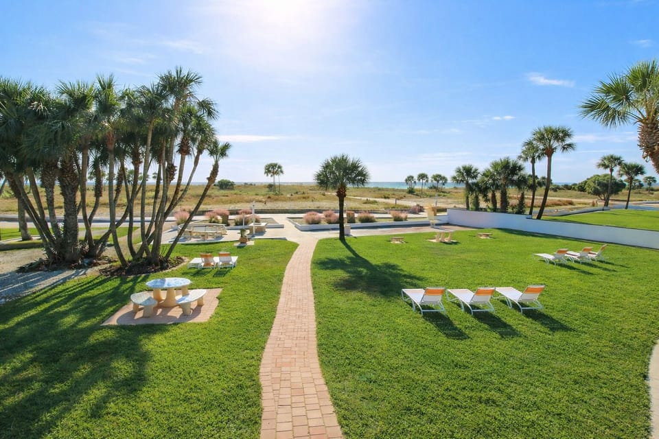 Direct Ocean Views – Enjoy views of the Gulf and palm trees from your living area.